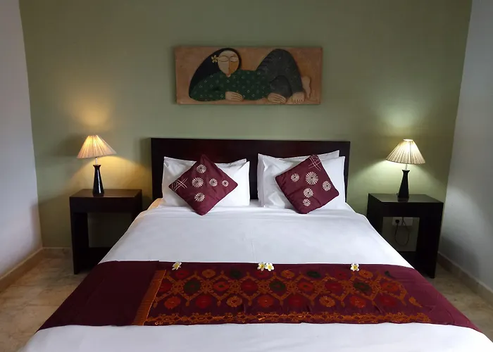 Ellies Hotel