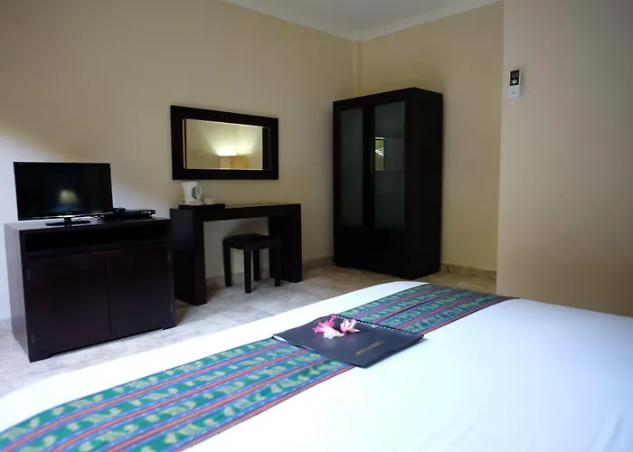 Ellies Hotel