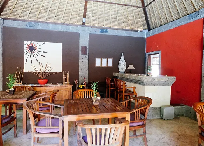 Ellies Hotel