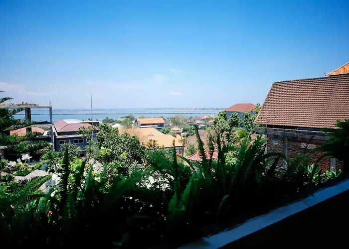 Ellies Hotel